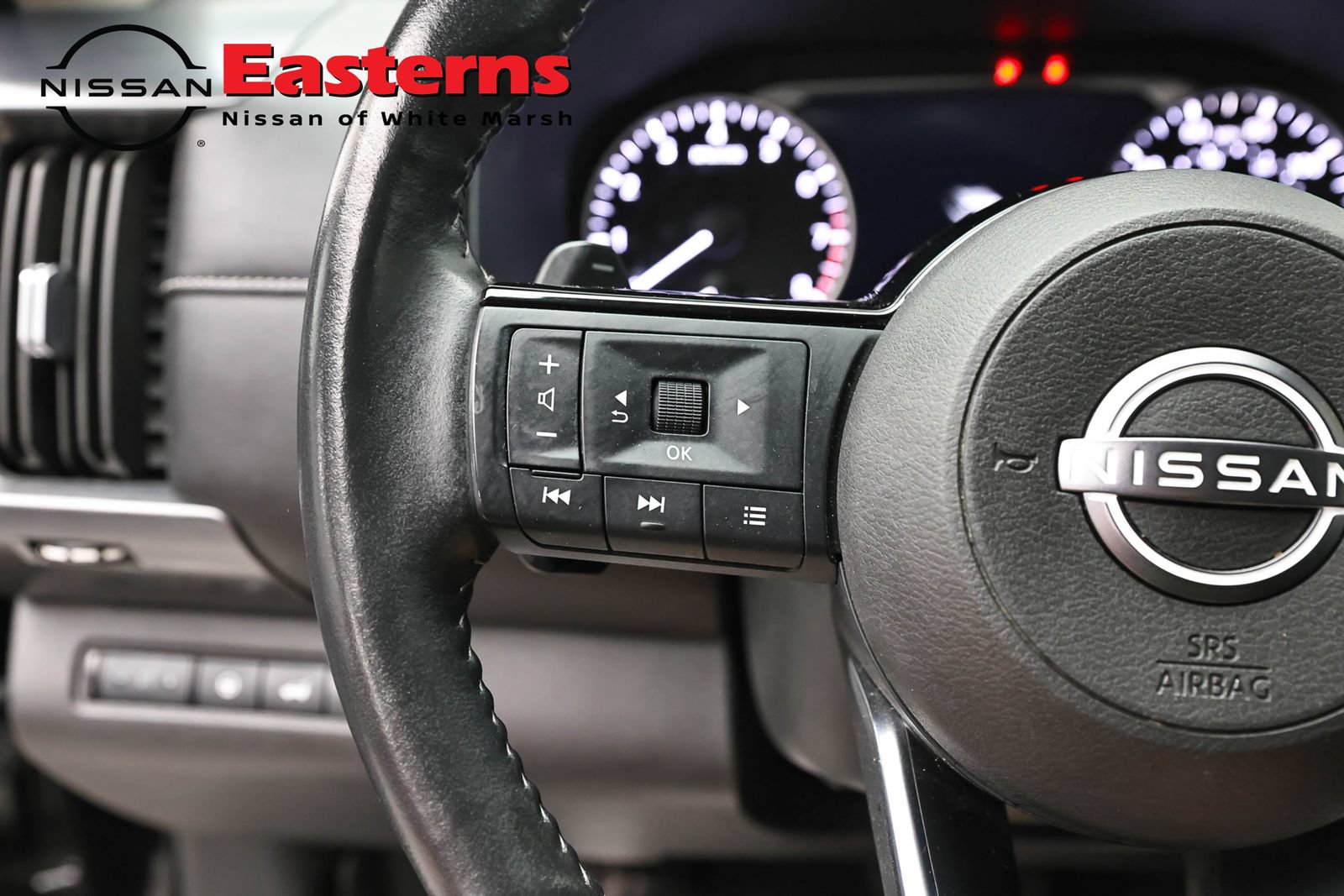 Used 2023 Nissan Pathfinder SL AWD/4WD image 15