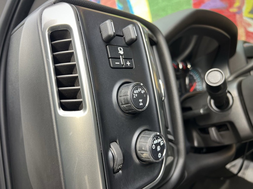 Used 2018 Chevrolet Silverado 1500 LT w/ All Star Edition image 46