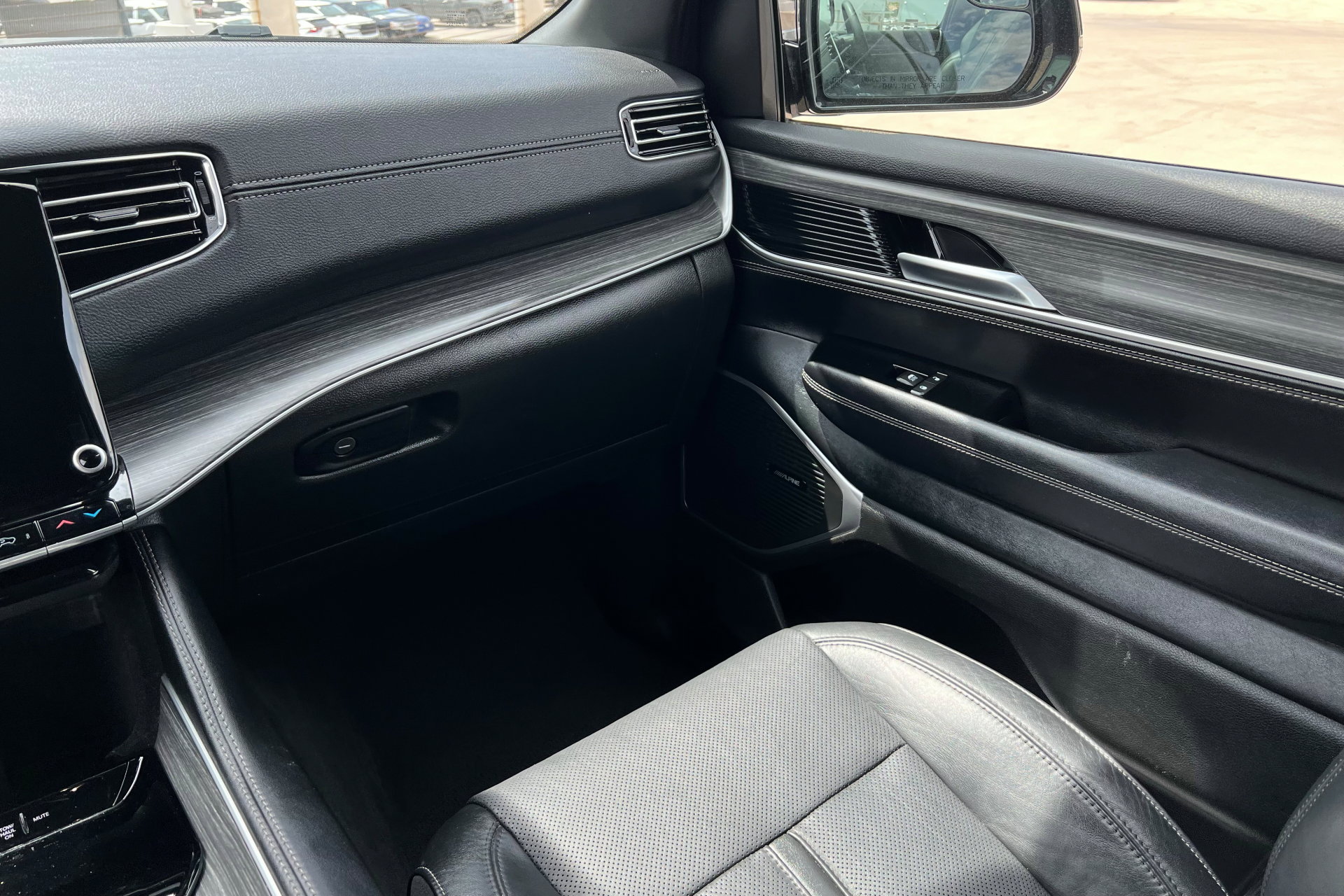 Used 2023 Jeep Wagoneer L Series II image 10