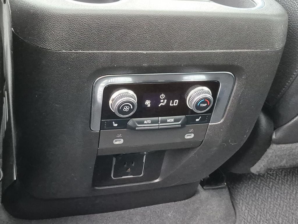 Used 2023 GMC Yukon Denali RWD image 19