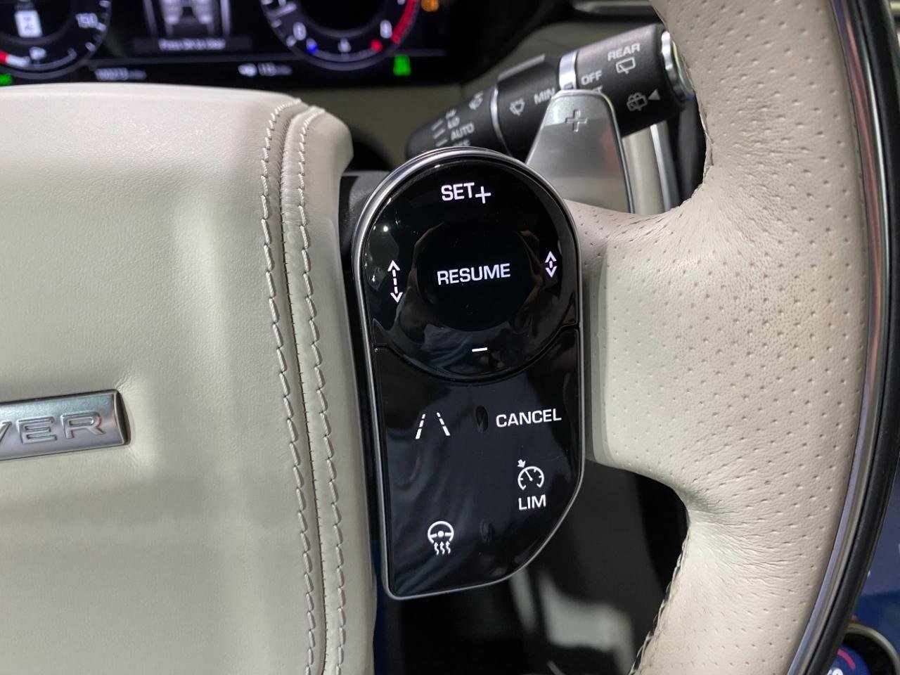 Used 2018 Land Rover Range Rover Velar R-Dynamic SE image 17