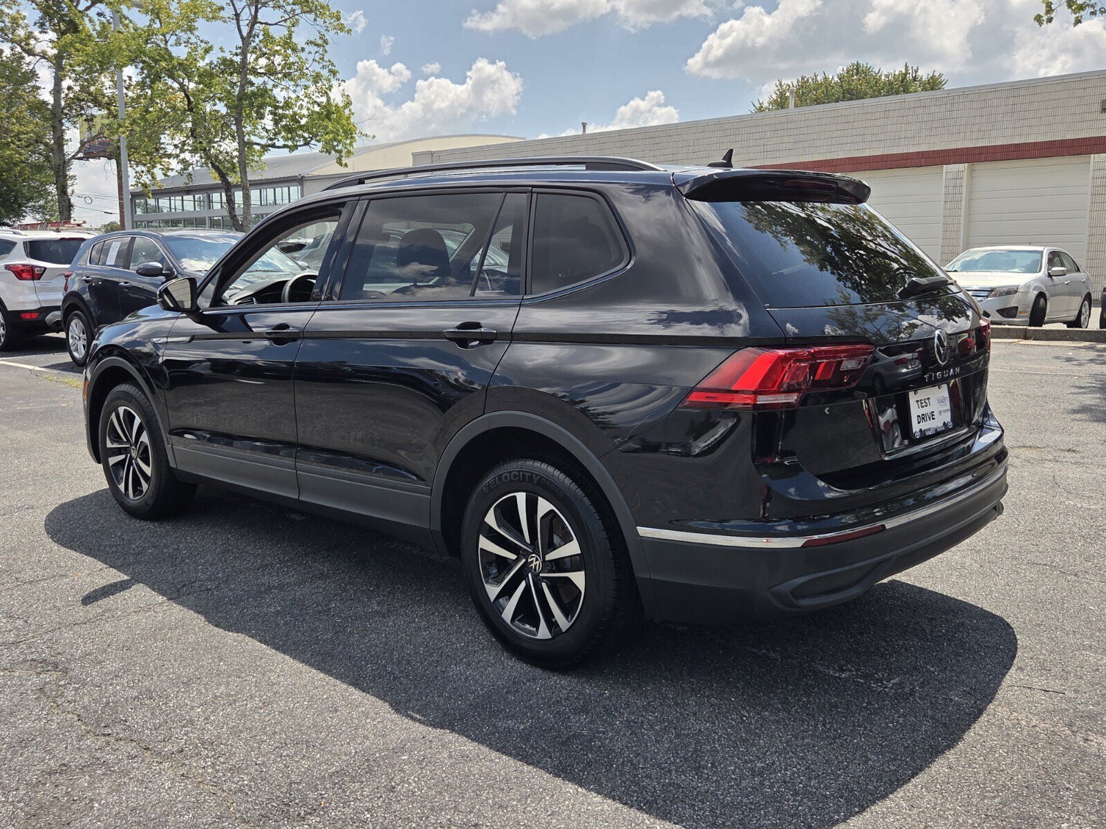Used 2022 Volkswagen Tiguan S w/ IQ.Drive Package FWD image 5
