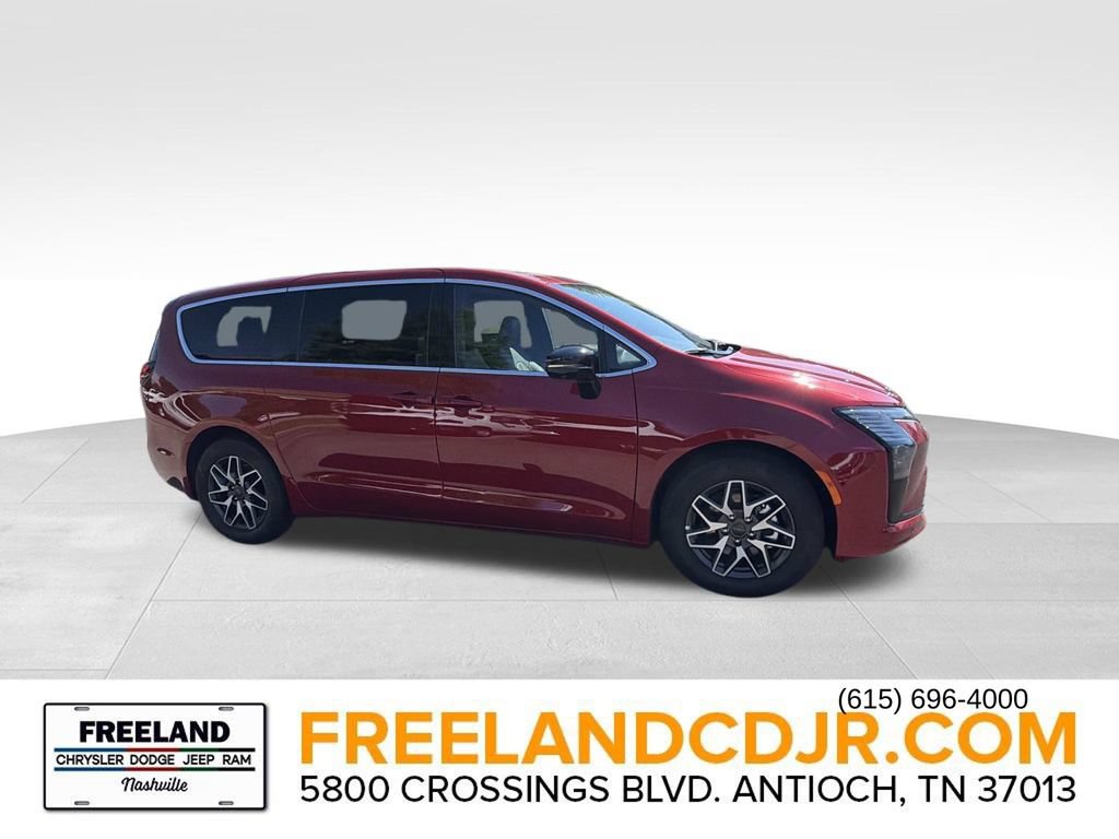 New 2027 Chrysler Pacifica Limited FWD image 2