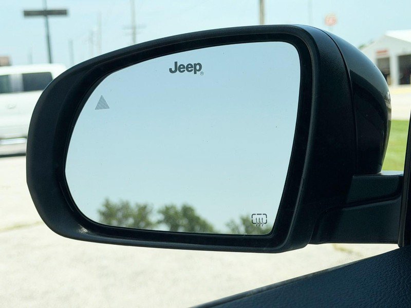 Used 2025 Jeep Compass Trailhawk AWD/4WD image 30