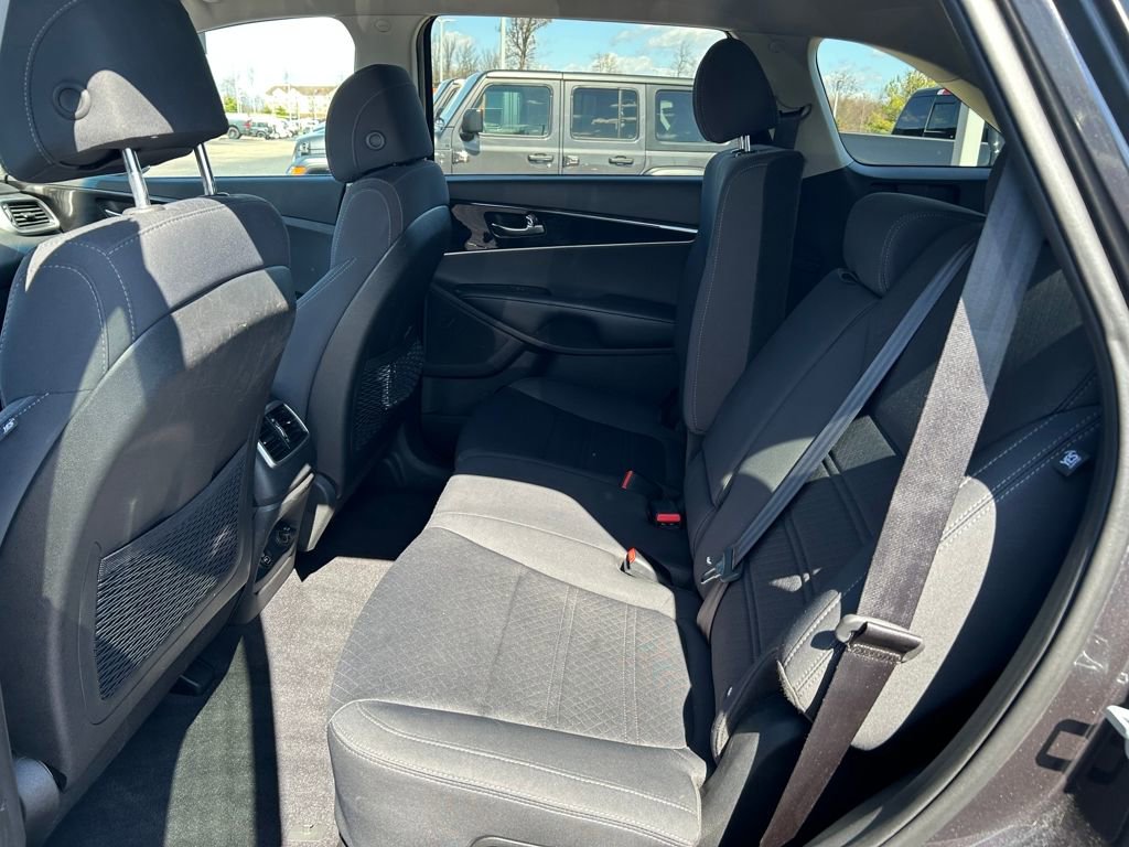 Used 2017 Kia Sorento LX w/ LX Convenience Package image 22