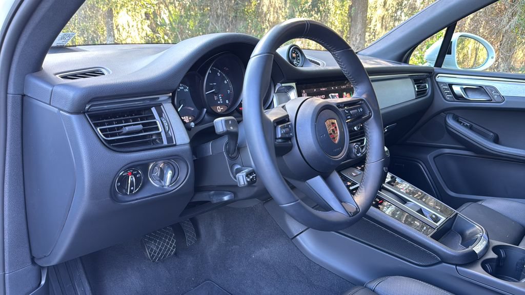 Used 2026 Porsche Macan AWD/4WD image 4