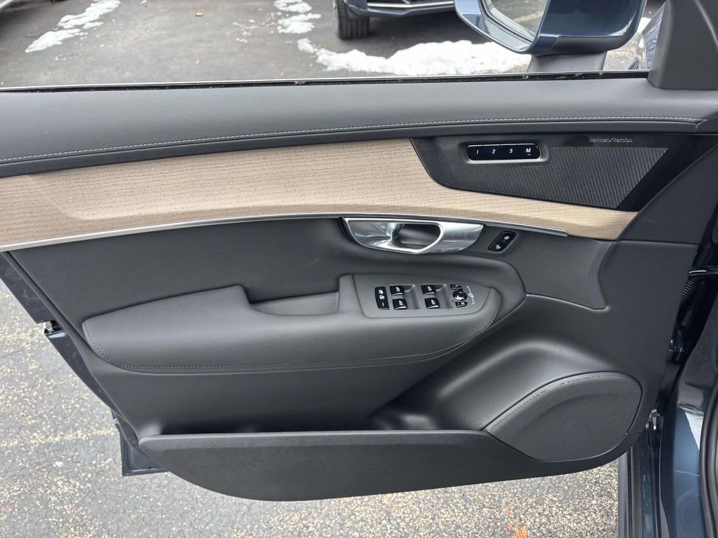 New 2026 Volvo XC90 B6 Plus image 11