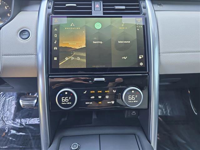 Certified 2024 Land Rover Discovery Dynamic SE image 21