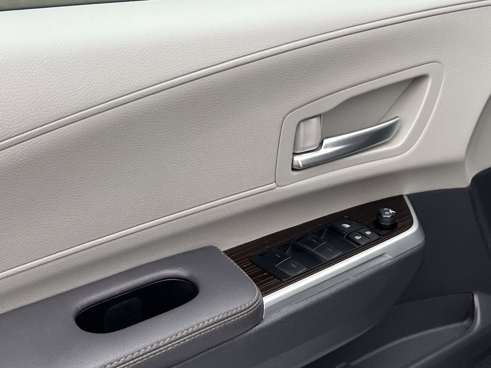 Used 2024 Toyota Sienna XLE image 14