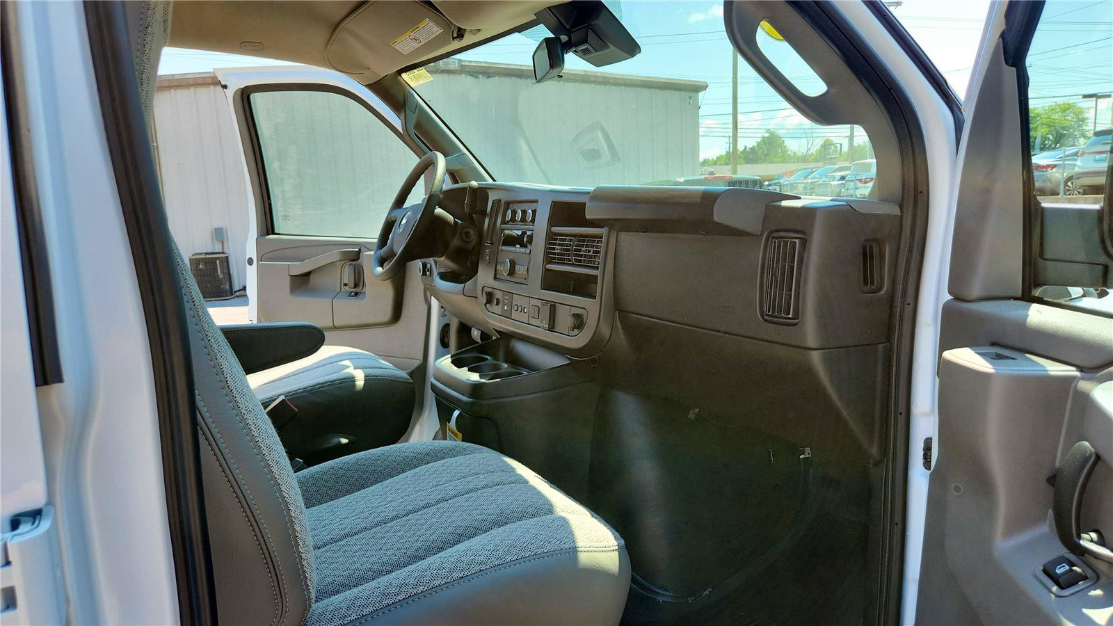 New 2026 Chevrolet Express 3500 LT w/ LT Preferred Equipment Group RWD image 22