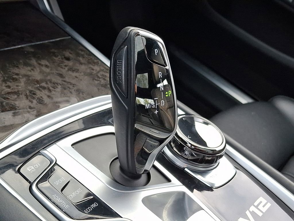 Used 2018 BMW M760i xDrive image 12