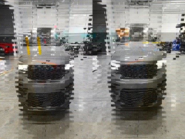 New 2025 Jeep Grand Cherokee Altitude image 7