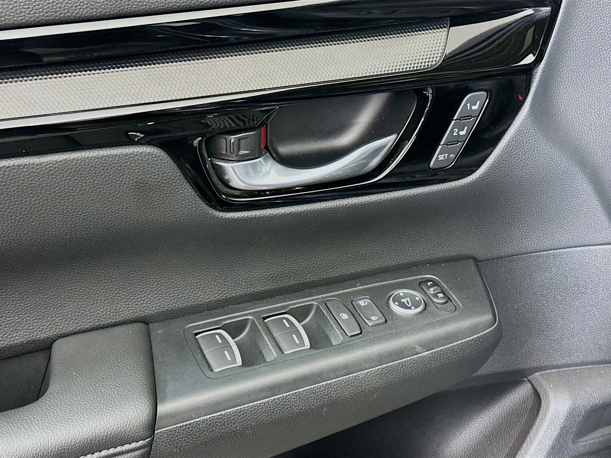 Used 2025 Honda CR-V EX-L image 15