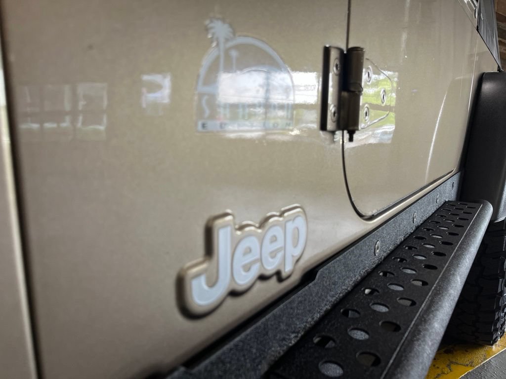 Used 2004 Jeep Wrangler Sahara w/ Dual Top Group AWD/4WD image 12