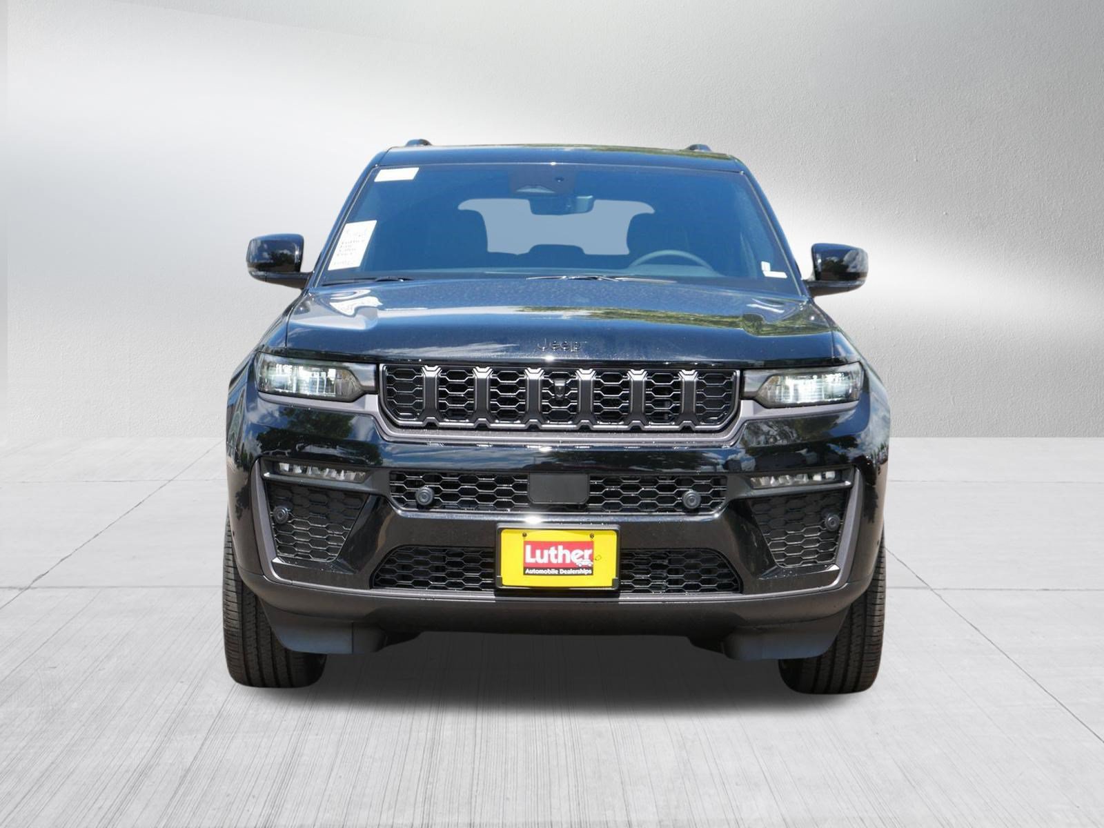 New 2026 Jeep Grand Cherokee Limited AWD/4WD image 2