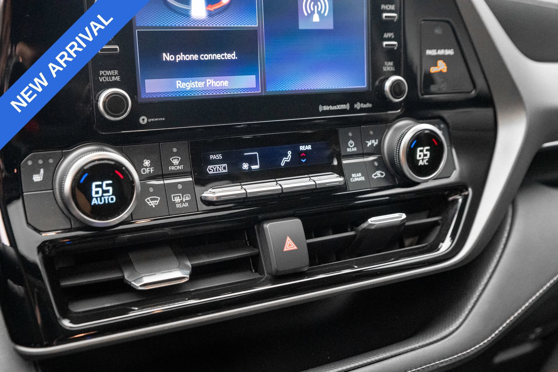 Used 2021 Toyota Highlander XLE AWD/4WD image 20