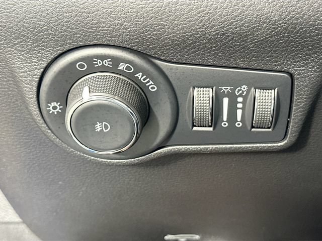 Used 2023 Jeep Compass Latitude w/ Sun and Sound Group AWD/4WD image 25