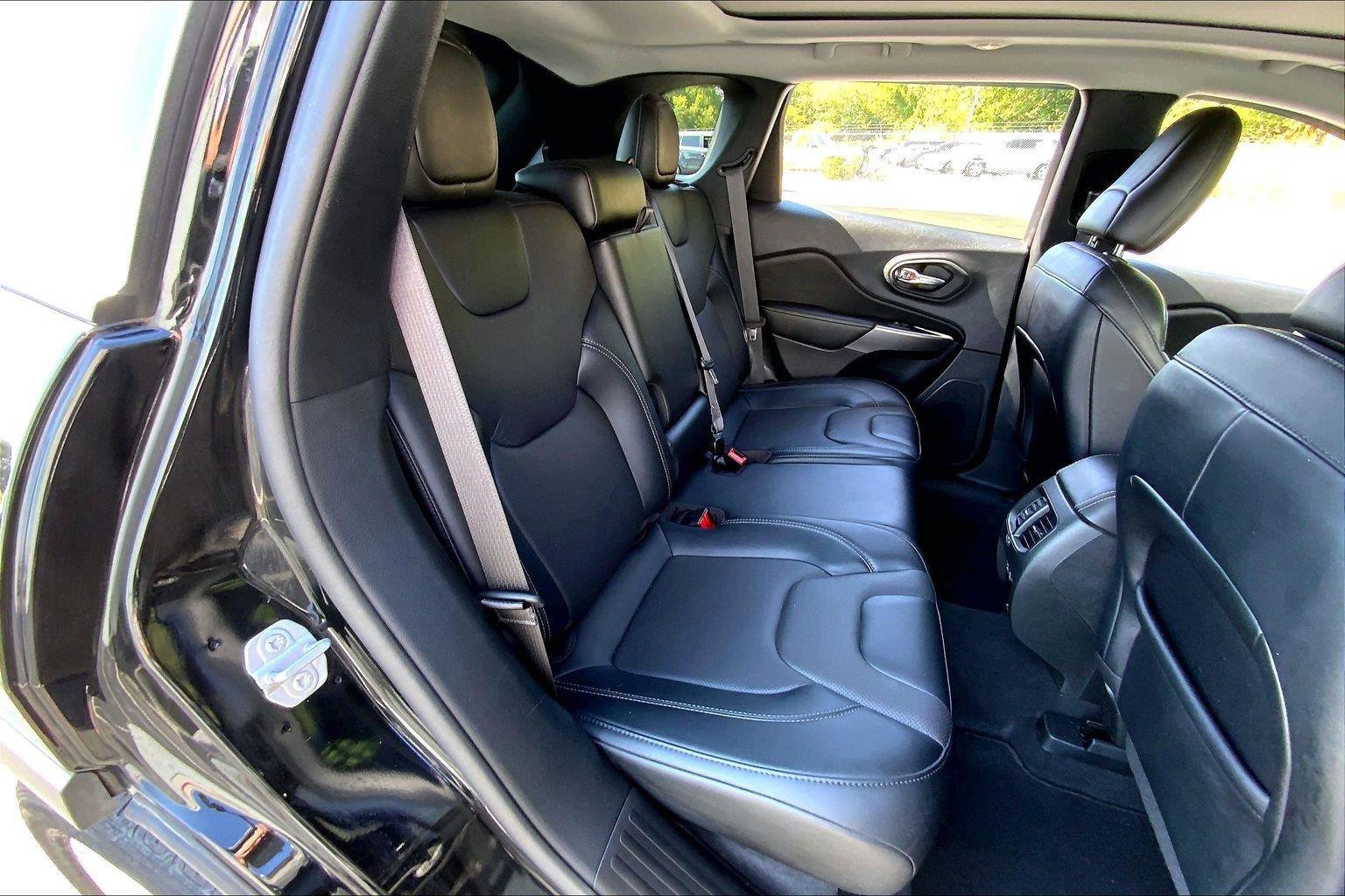 Used 2022 Jeep Cherokee Latitude Lux w/ Sun & Sound Group FWD image 26