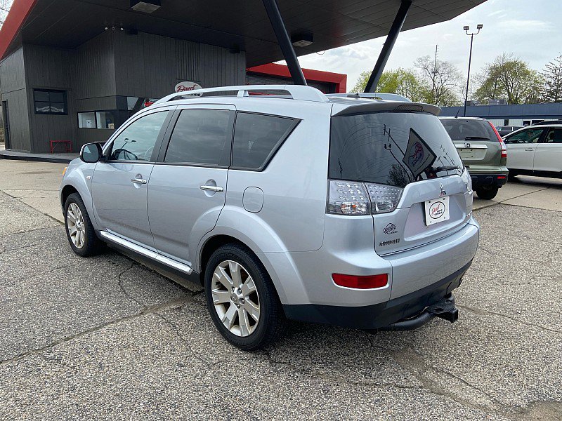 Used 2009 Mitsubishi Outlander SE image 2