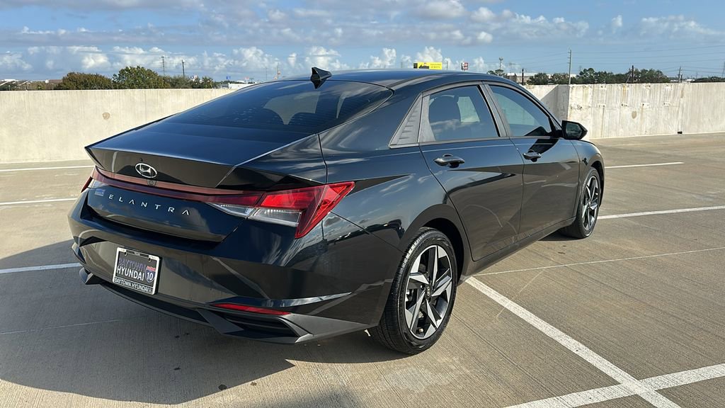 Used 2023 Hyundai Elantra SEL w/ Convenience Package image 12