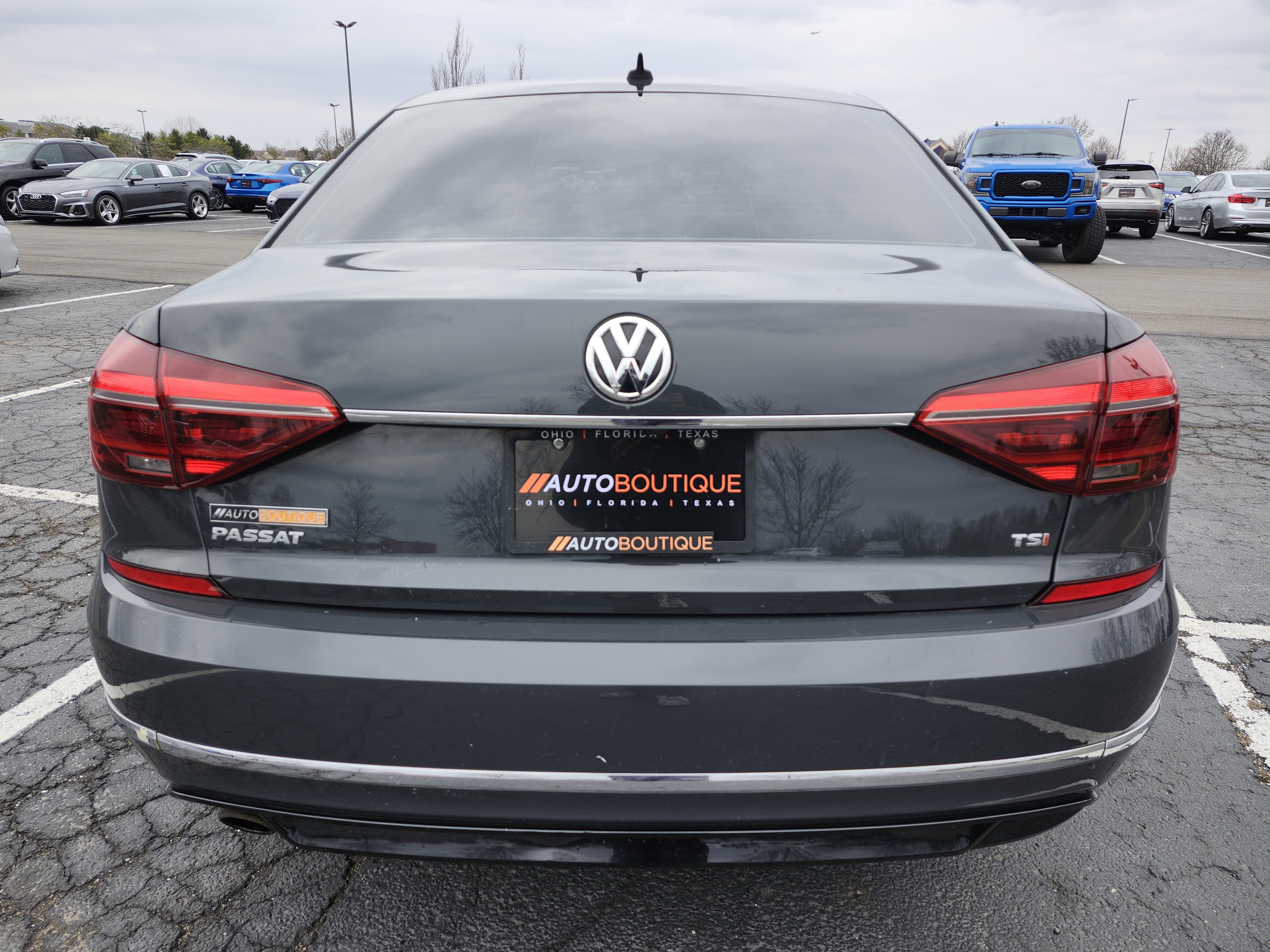 Used 2017 Volkswagen Passat 1.8T R-Line w/ R-Line Lighting Package image 14