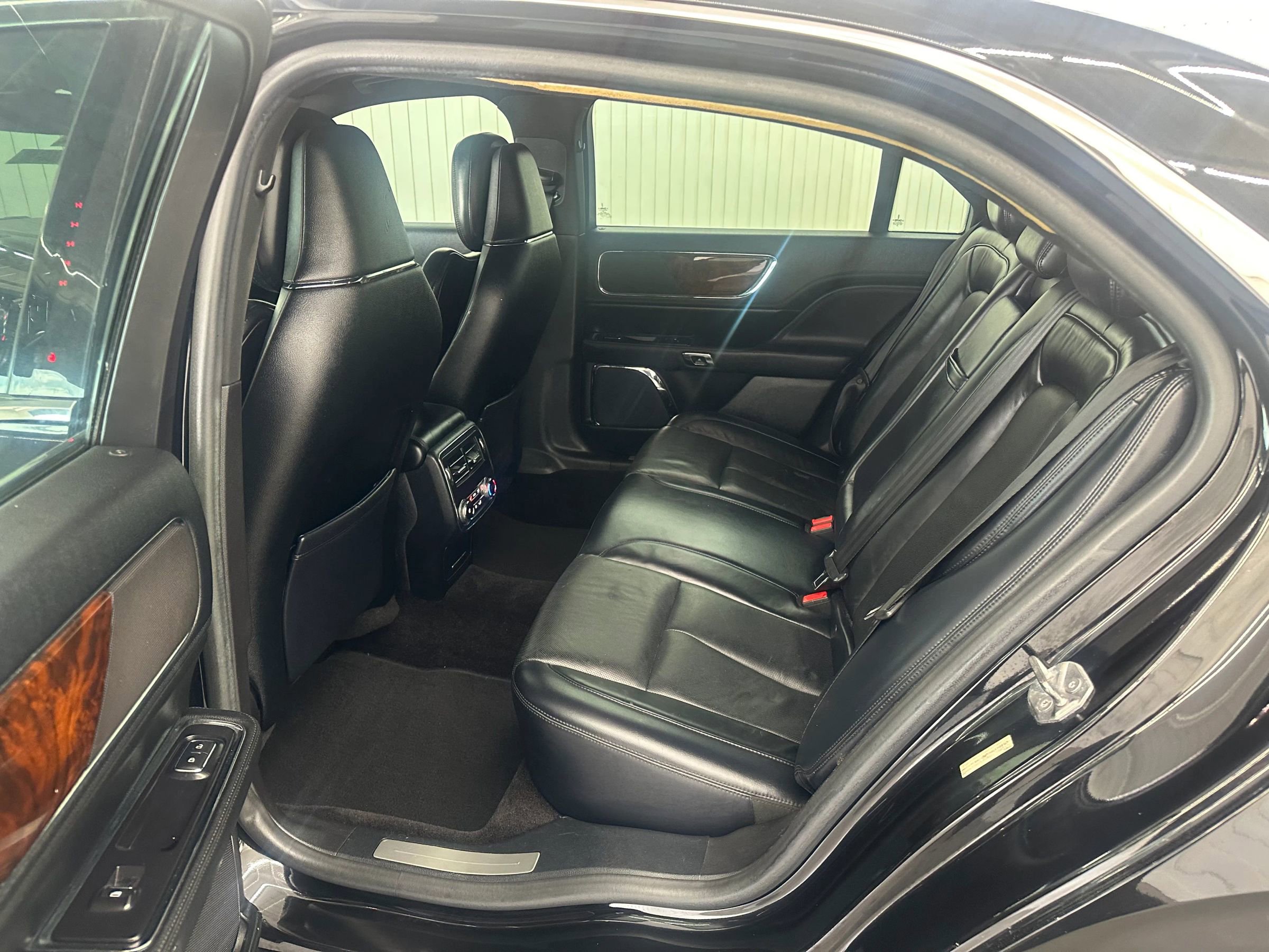 Used 2017 Lincoln Continental Reserve w/ Technology Package image 12