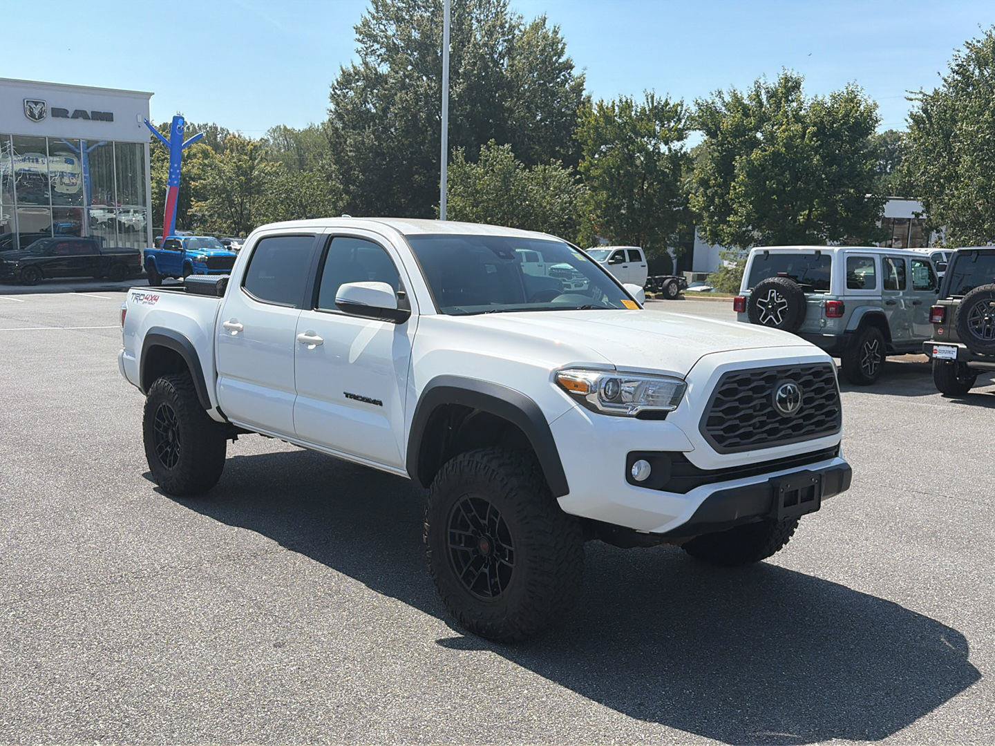 Used 2021 Toyota Tacoma TRD Off-Road w/ Technology Package AWD/4WD image 7