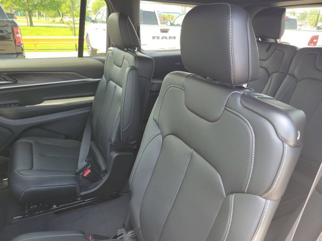 New 2026 Jeep Grand Cherokee L Limited w/ Limited Altitude Package AWD/4WD image 14