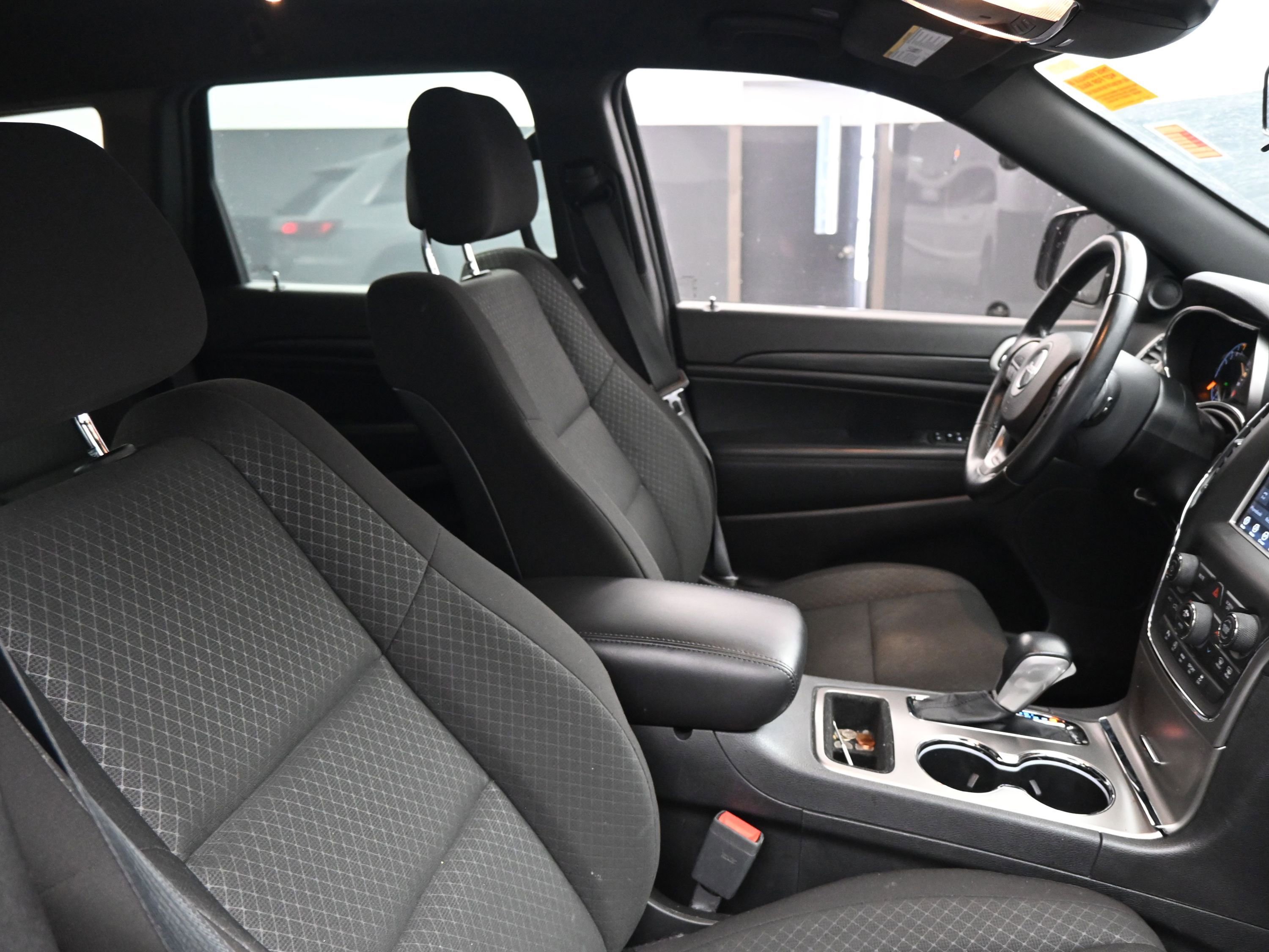 Used 2021 Jeep Grand Cherokee Laredo image 21