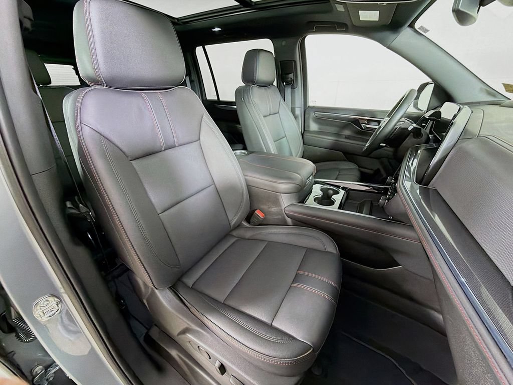 Used 2026 Chevrolet Suburban RST w/ Comfort Package AWD/4WD image 27
