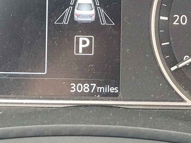 Used 2025 Nissan Versa SV w/ Trunk Package image 28