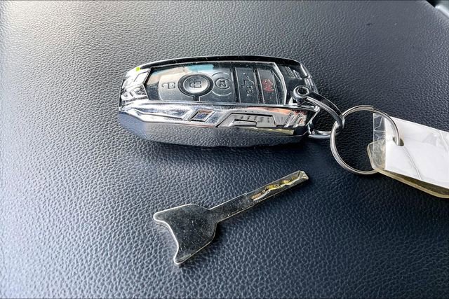 Used 2025 Ford F150 Lariat w/ Equipment Group 502A High image 10