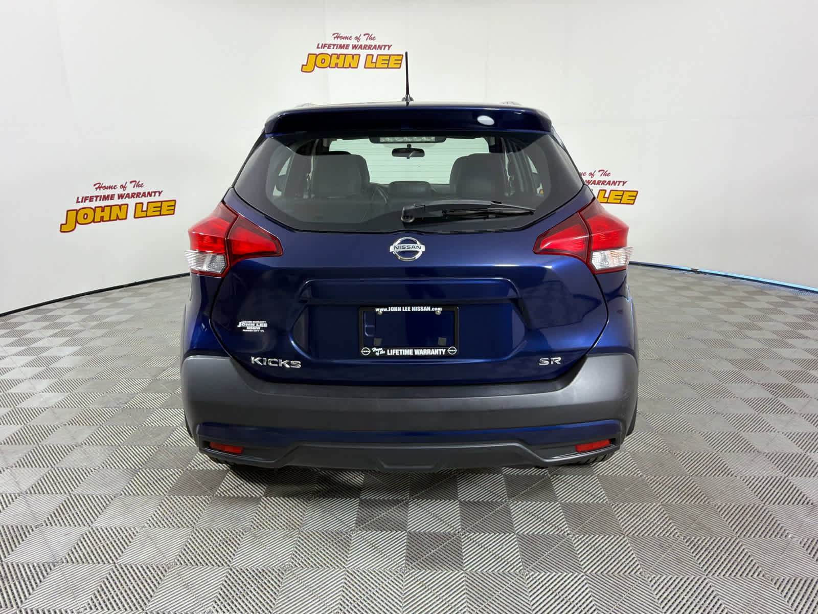 Used 2019 Nissan Kicks SR w/ SR Premium Package FWD image 4