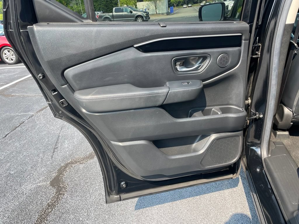 Certified 2025 Honda Pilot Touring image 39