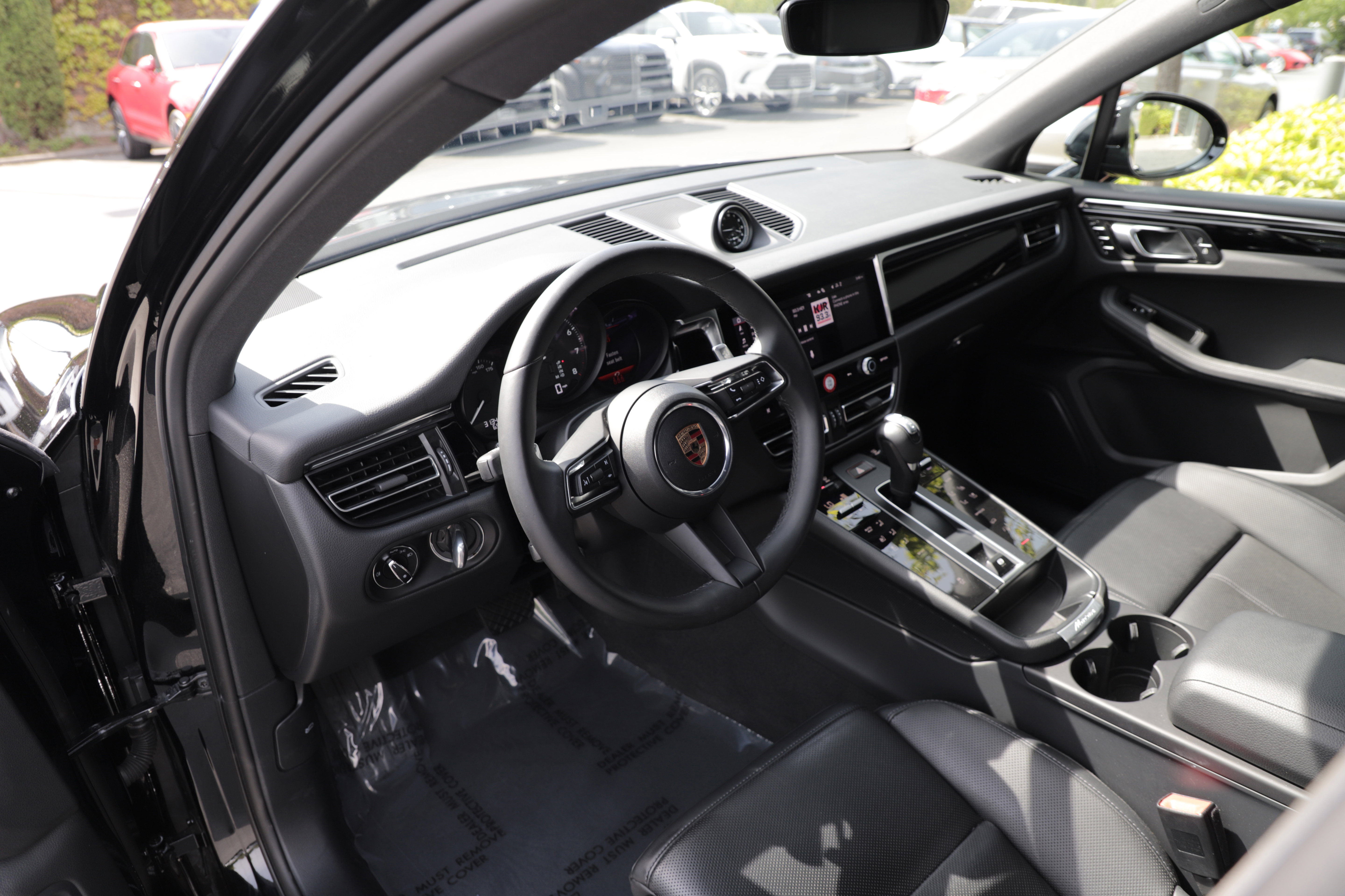 Used 2025 Porsche Macan AWD/4WD image 19