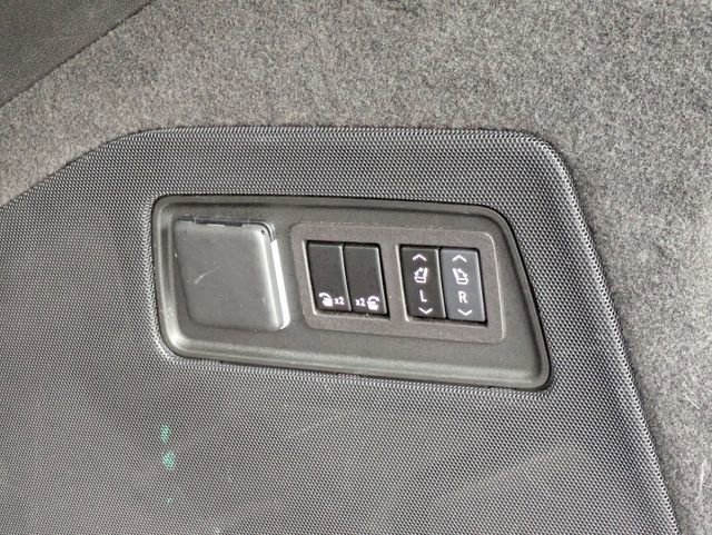 Used 2024 Cadillac Escalade V w/ LPO, ONYX Package image 37