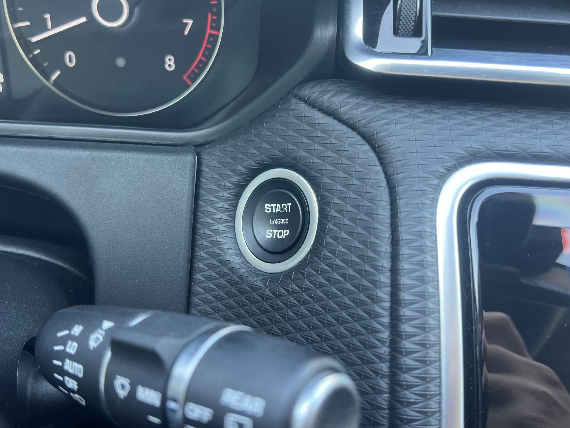 Used 2019 Land Rover Range Rover Velar S AWD/4WD image 6