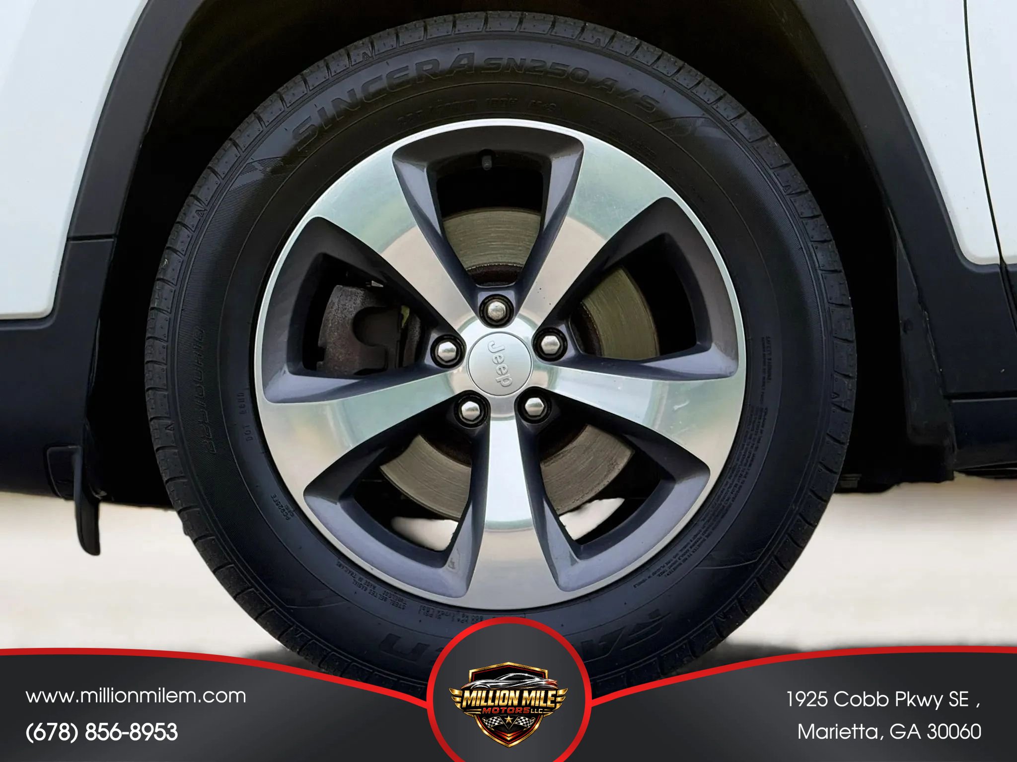 Used 2019 Jeep Cherokee Limited AWD/4WD image 30