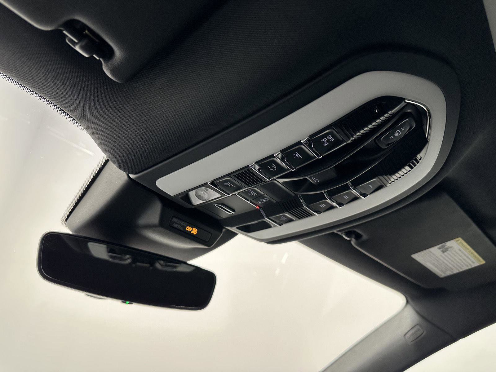 Certified 2025 Porsche Macan image 31