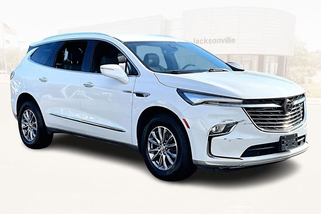 Used 2023 Buick Enclave Essence FWD image 3
