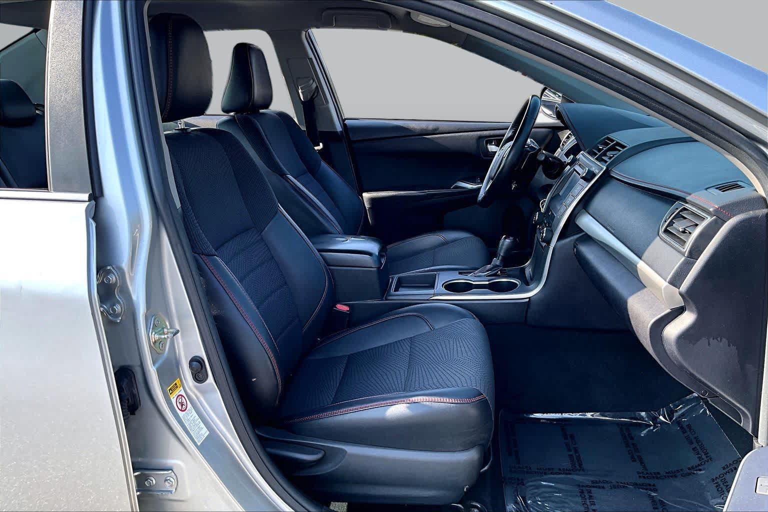 Used 2017 Toyota Camry SE FWD image 9