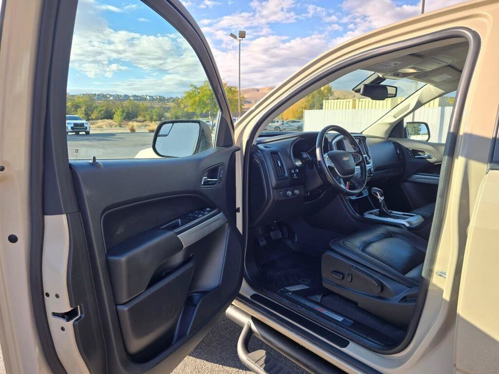 Used 2022 Chevrolet Colorado ZR2 w/ Colorado ZR2 Bison Edition AWD/4WD image 18