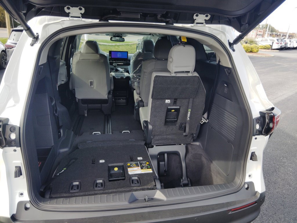 New 2026 Toyota Sienna XLE AWD/4WD image 15
