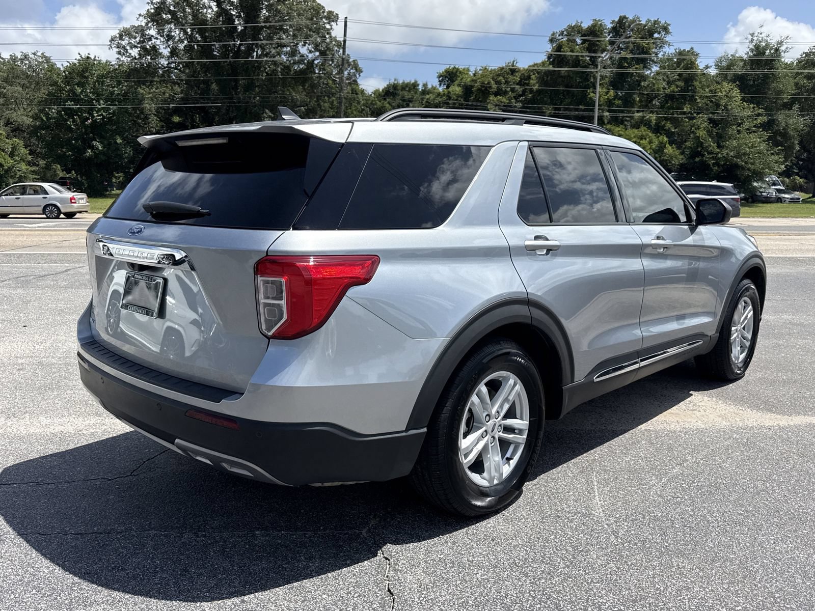 Used 2024 Ford Explorer XLT w/ Equipment Group 202A RWD image 5