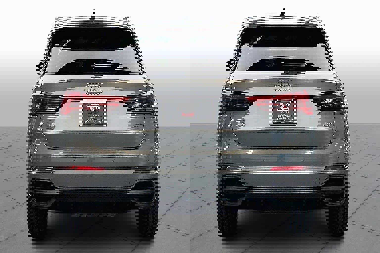 Used 2023 Audi Q3 2.0T Premium w/ Convenience Package image 4