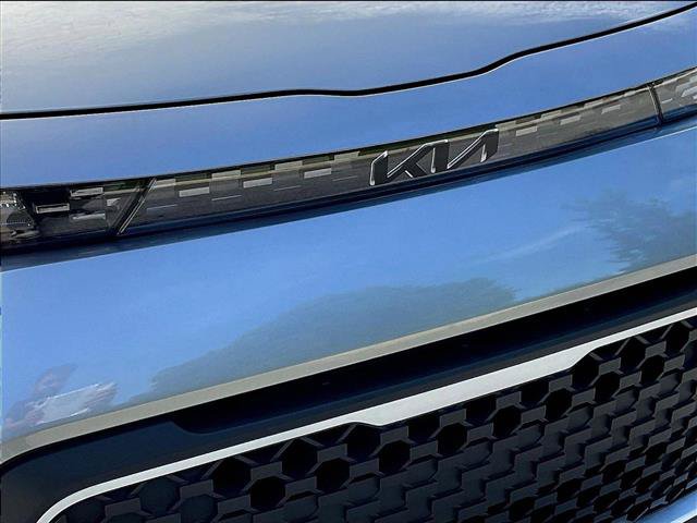 Used 2025 Kia Soul LX FWD image 29