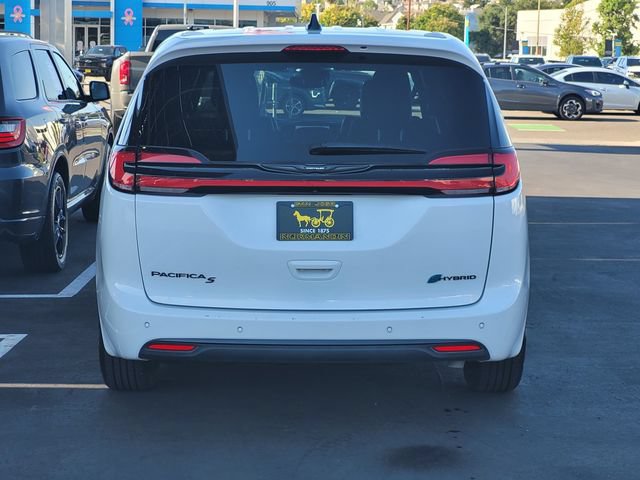 Certified 2024 Chrysler Pacifica Limited FWD image 5