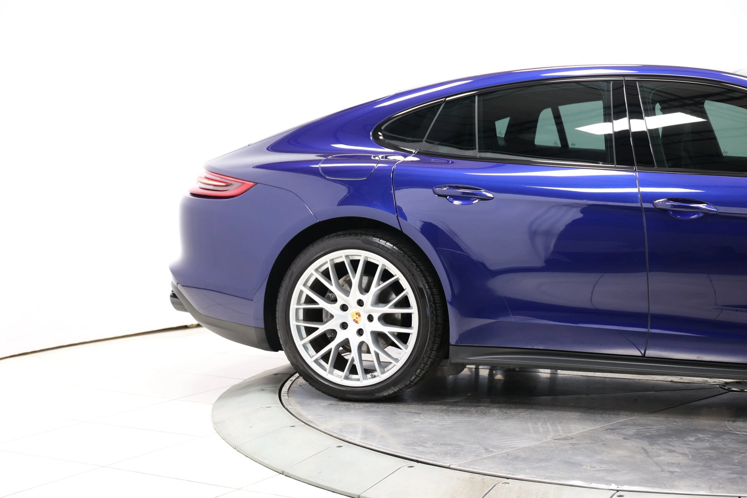 Used 2020 Porsche Panamera AWD/4WD image 74