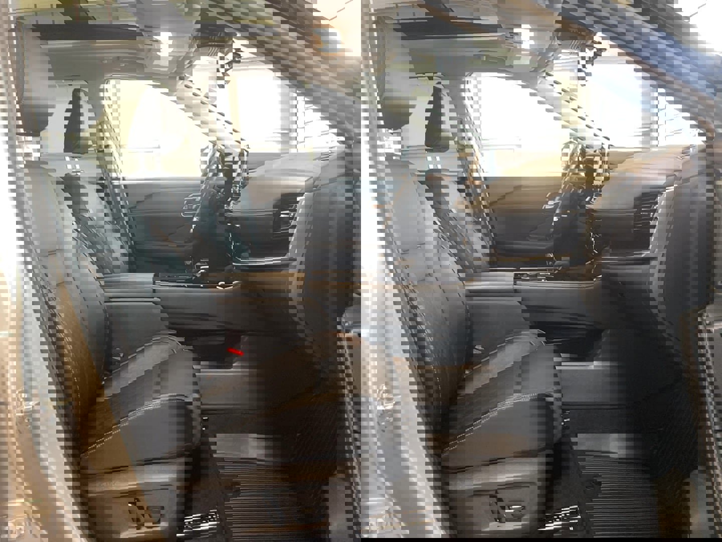 Used 2022 Nissan Rogue Platinum w/ Head-Up Display Package image 25