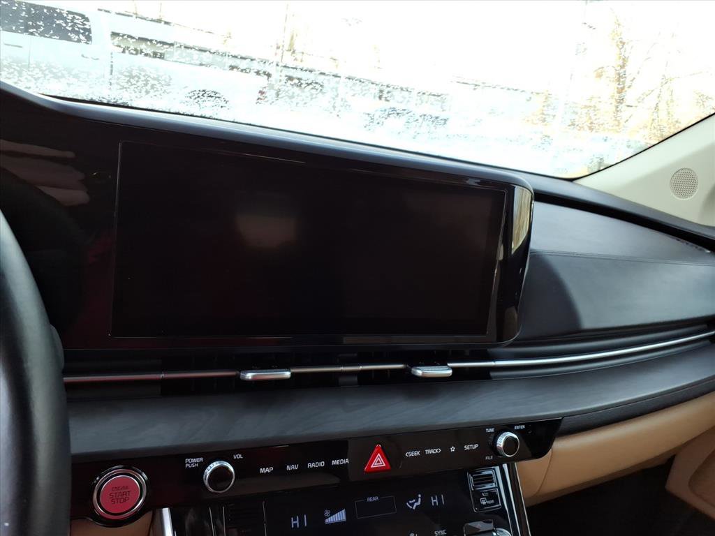 Used 2022 Kia Carnival EX image 19